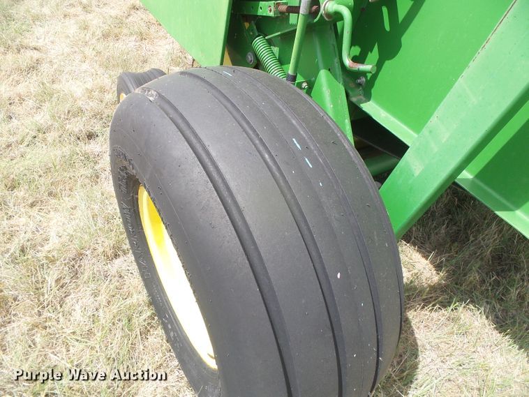image for item DD0451 1991 John Deere 535  round baler