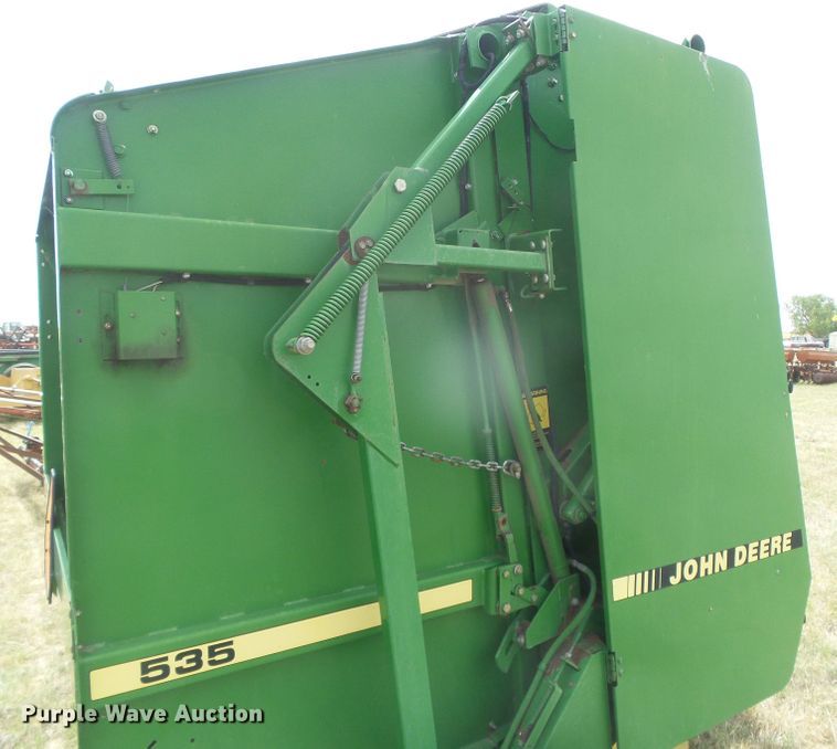 image for item DD0451 1991 John Deere 535  round baler