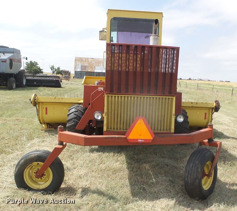 image for item DD0452 New Holland 1112  windrower