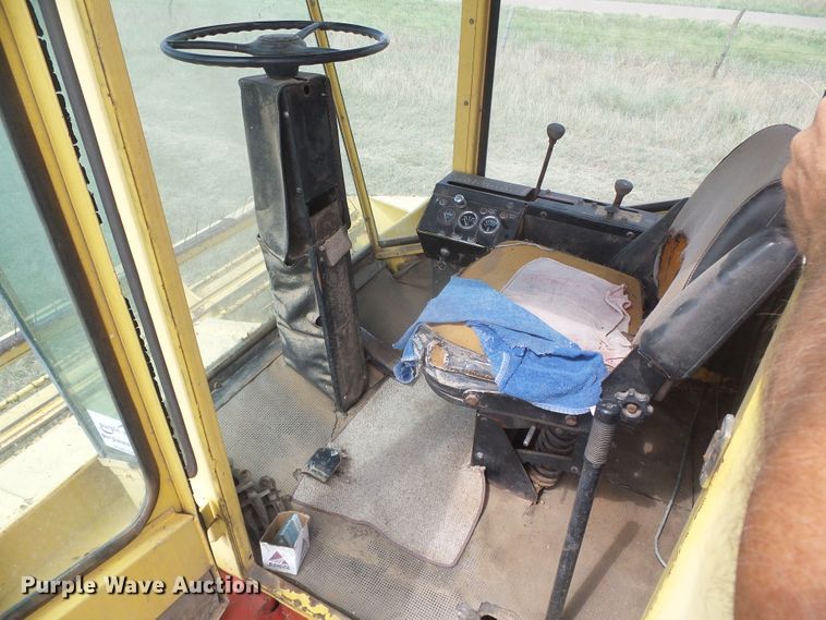 image for item DD0452 New Holland 1112  windrower