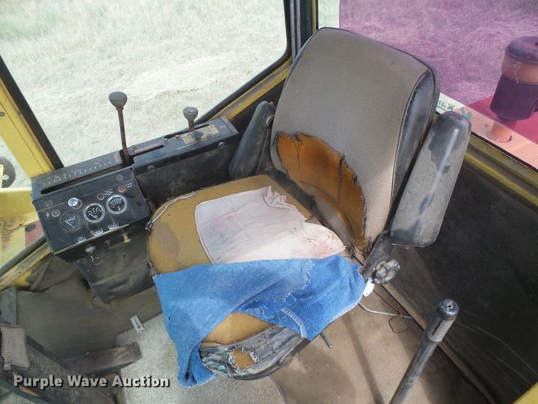 image for item DD0452 New Holland 1112  windrower