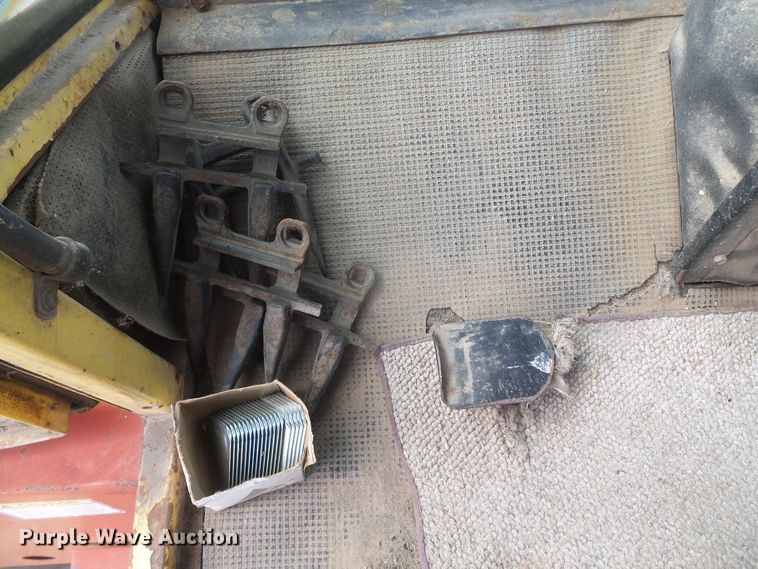 image for item DD0452 New Holland 1112  windrower