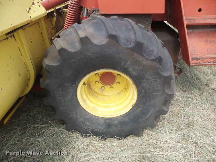 image for item DD0452 New Holland 1112  windrower