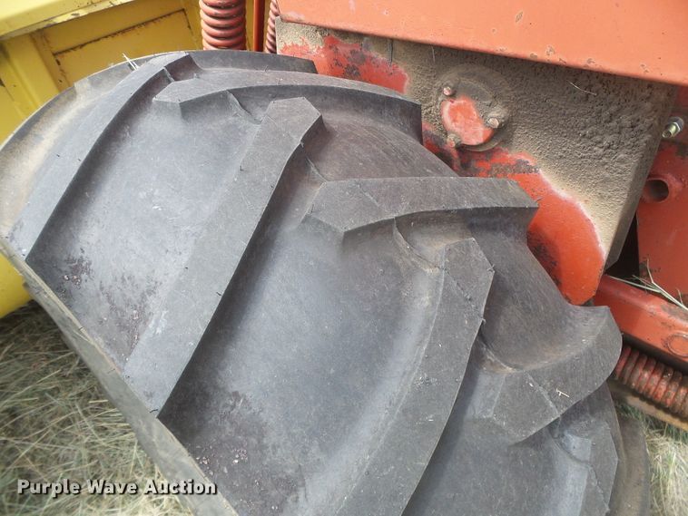 image for item DD0452 New Holland 1112  windrower