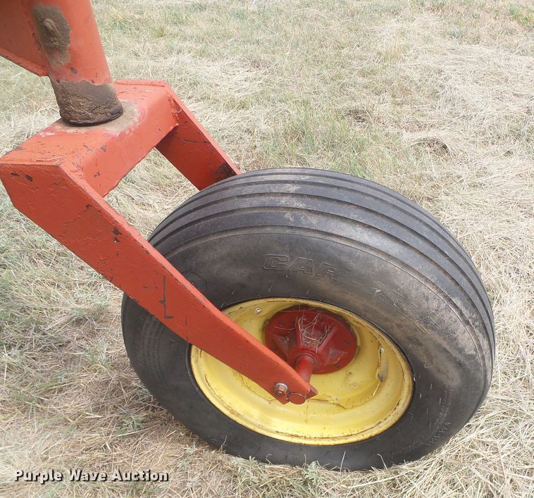 image for item DD0452 New Holland 1112  windrower