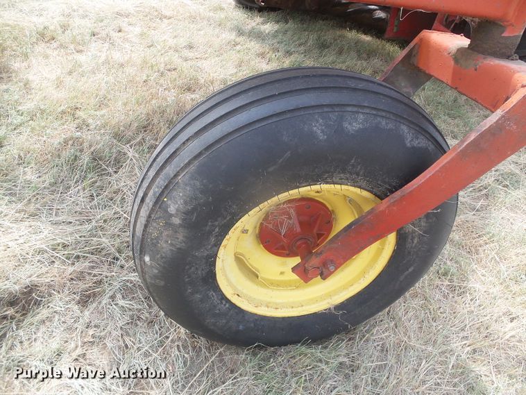 image for item DD0452 New Holland 1112  windrower