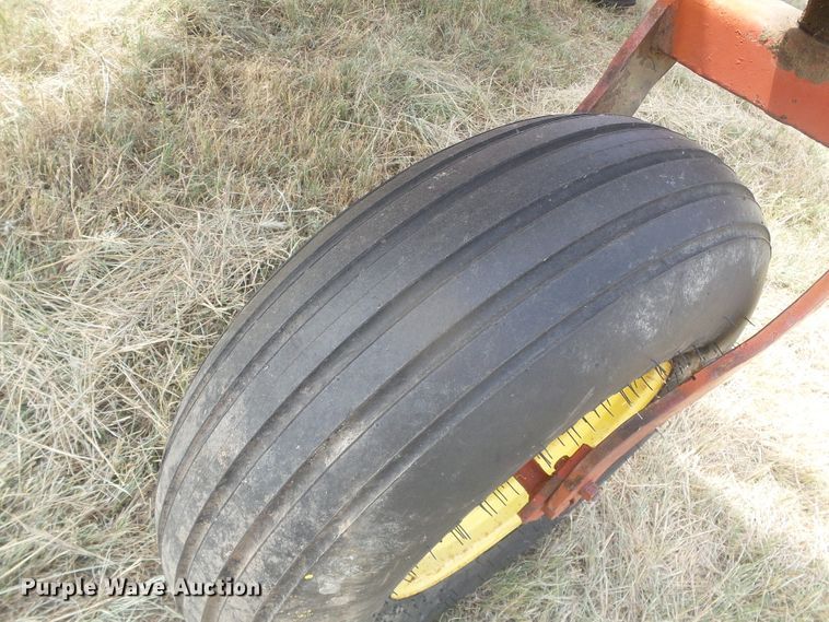 image for item DD0452 New Holland 1112  windrower