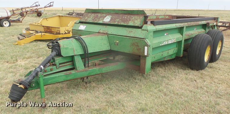 image for item DD0455 John Deere 785 manure spreader