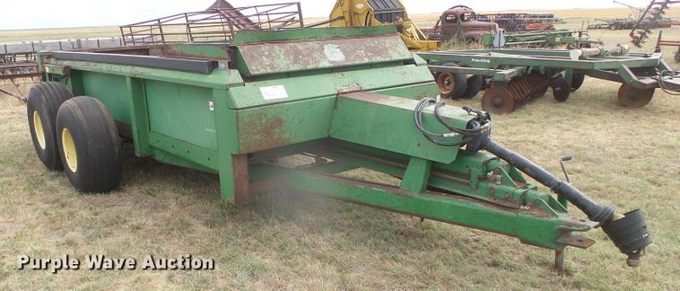 image for item DD0455 John Deere 785 manure spreader