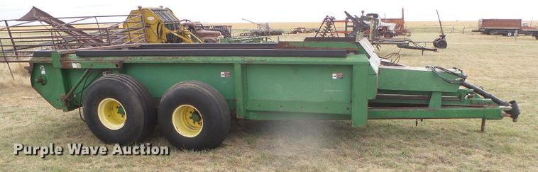 image for item DD0455 John Deere 785 manure spreader