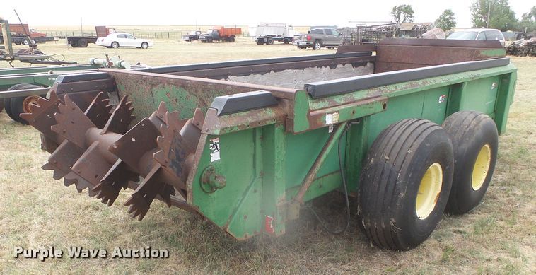 image for item DD0455 John Deere 785 manure spreader