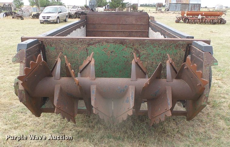 image for item DD0455 John Deere 785 manure spreader