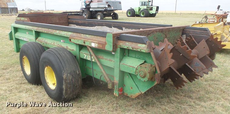 image for item DD0455 John Deere 785 manure spreader