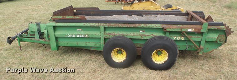 image for item DD0455 John Deere 785 manure spreader