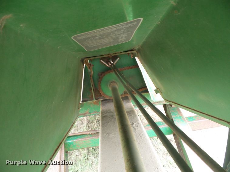 image for item DD0455 John Deere 785 manure spreader