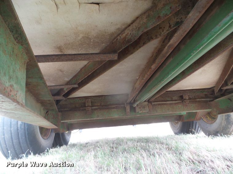 image for item DD0455 John Deere 785 manure spreader