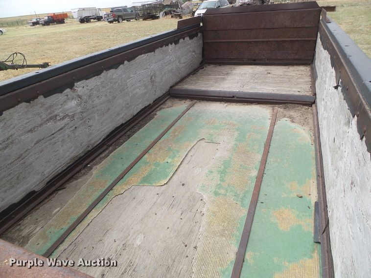 image for item DD0455 John Deere 785 manure spreader