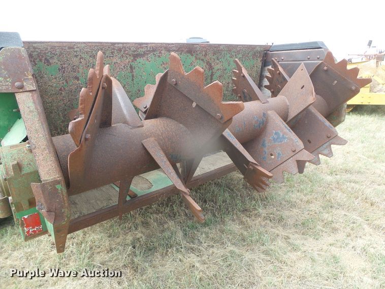 image for item DD0455 John Deere 785 manure spreader