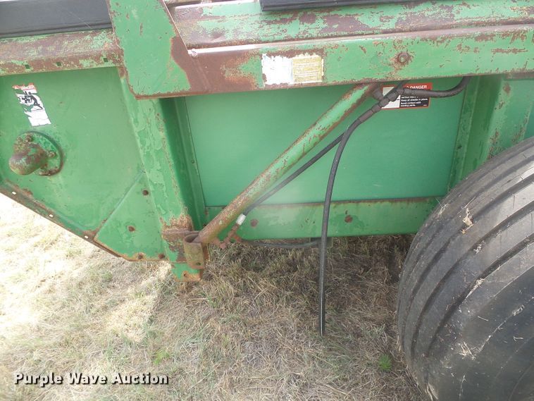 image for item DD0455 John Deere 785 manure spreader
