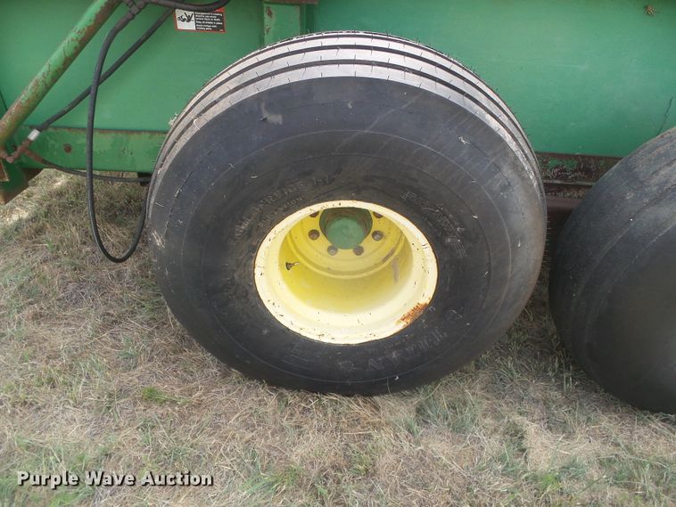 image for item DD0455 John Deere 785 manure spreader
