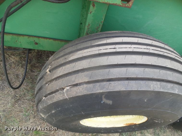 image for item DD0455 John Deere 785 manure spreader