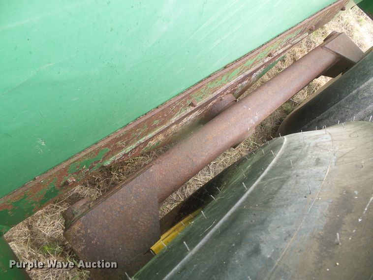 image for item DD0455 John Deere 785 manure spreader