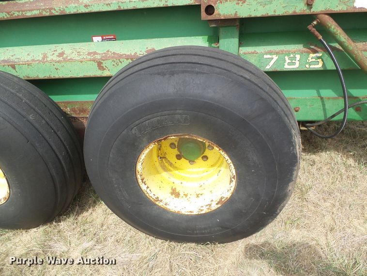 image for item DD0455 John Deere 785 manure spreader