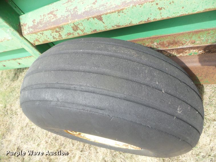 image for item DD0455 John Deere 785 manure spreader