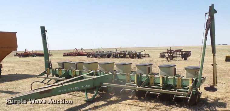 image for item DD0461 John Deere 7000 no-till planter
