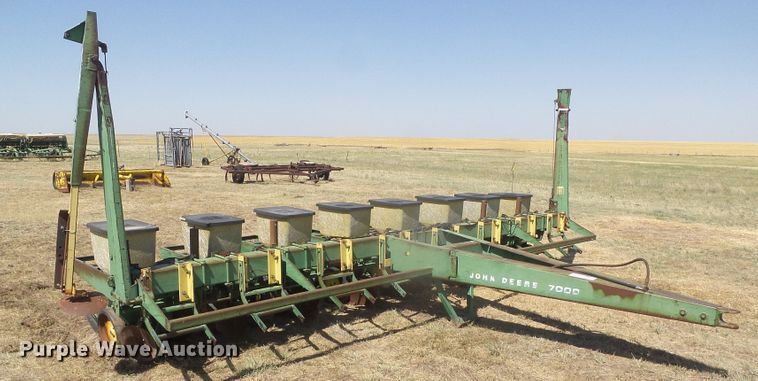 image for item DD0461 John Deere 7000 no-till planter
