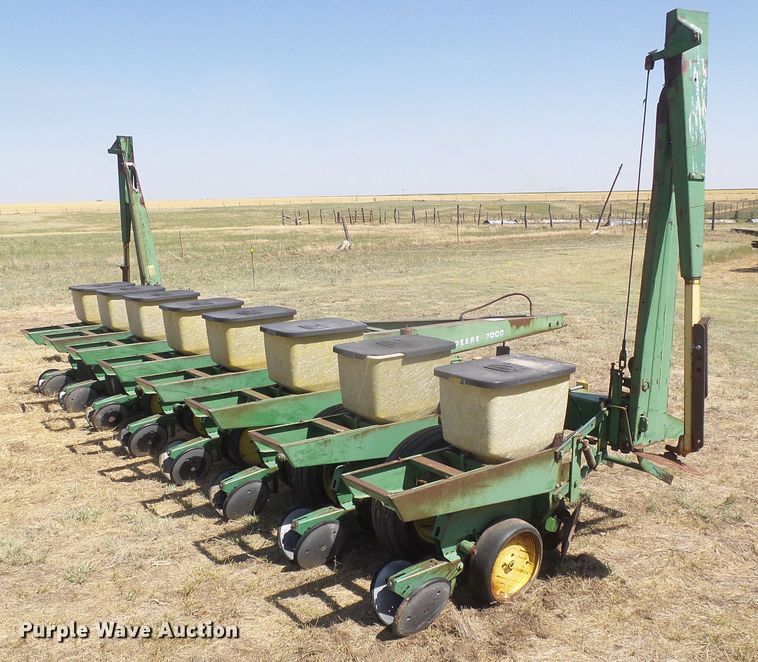 image for item DD0461 John Deere 7000 no-till planter