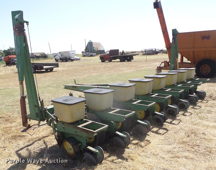 image for item DD0461 John Deere 7000 no-till planter