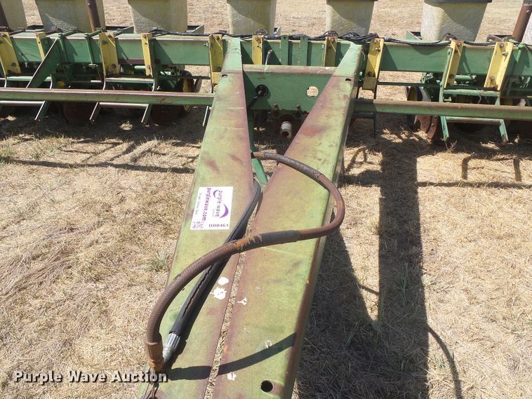 image for item DD0461 John Deere 7000 no-till planter