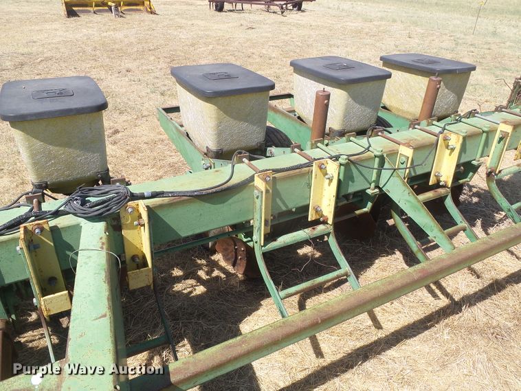 image for item DD0461 John Deere 7000 no-till planter