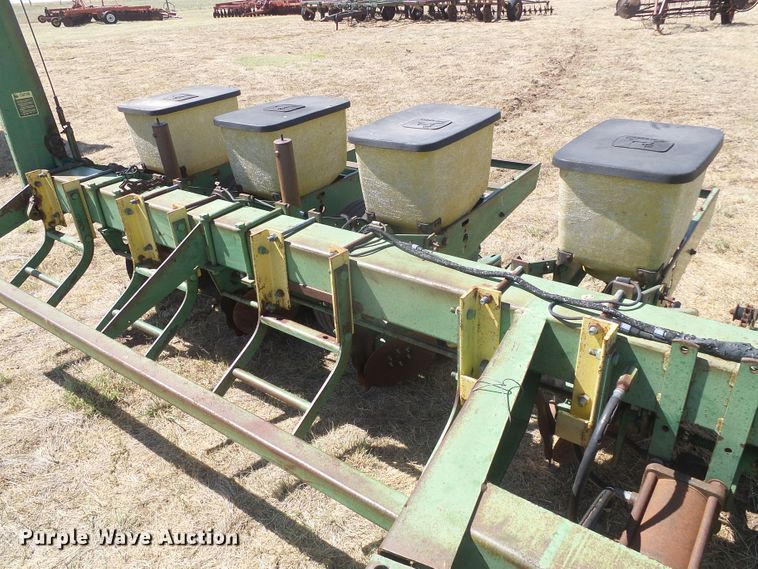 image for item DD0461 John Deere 7000 no-till planter