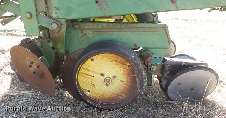 image for item DD0461 John Deere 7000 no-till planter
