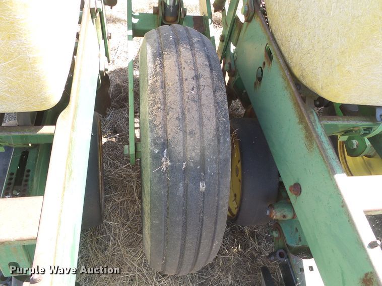 image for item DD0461 John Deere 7000 no-till planter