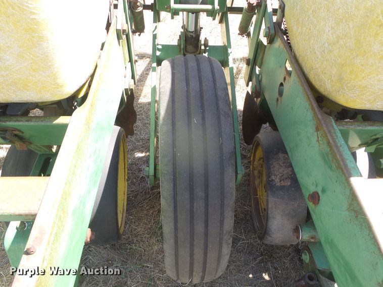 image for item DD0461 John Deere 7000 no-till planter