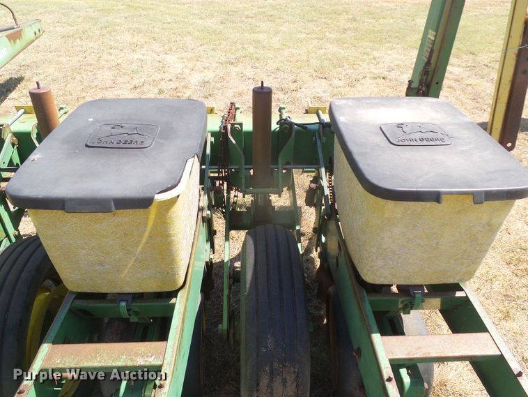 image for item DD0461 John Deere 7000 no-till planter