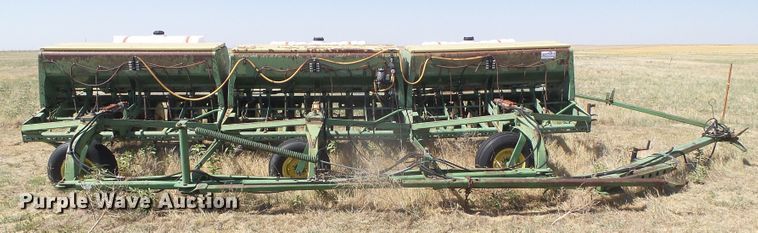 image for item DD0462 (3) John Deere 9300 hoe grain drills