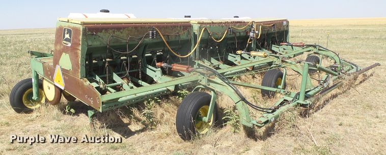 image for item DD0462 (3) John Deere 9300 hoe grain drills