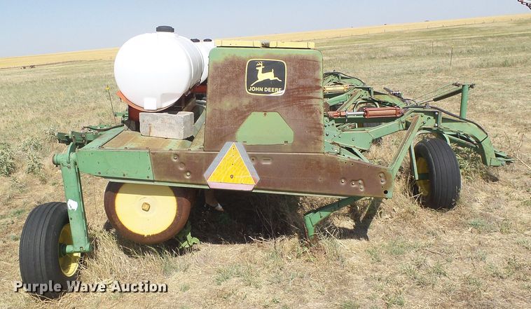 image for item DD0462 (3) John Deere 9300 hoe grain drills