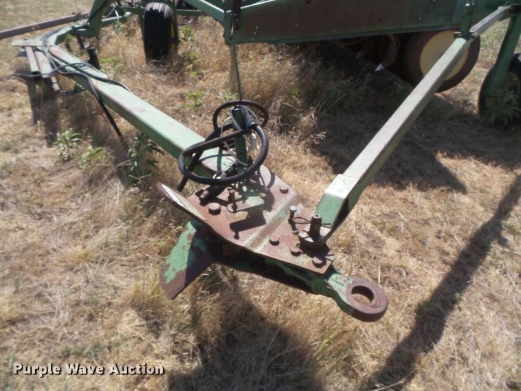 image for item DD0462 (3) John Deere 9300 hoe grain drills