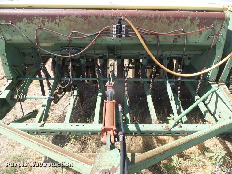 image for item DD0462 (3) John Deere 9300 hoe grain drills