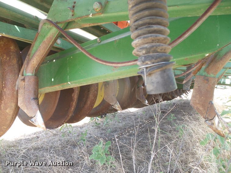 image for item DD0462 (3) John Deere 9300 hoe grain drills