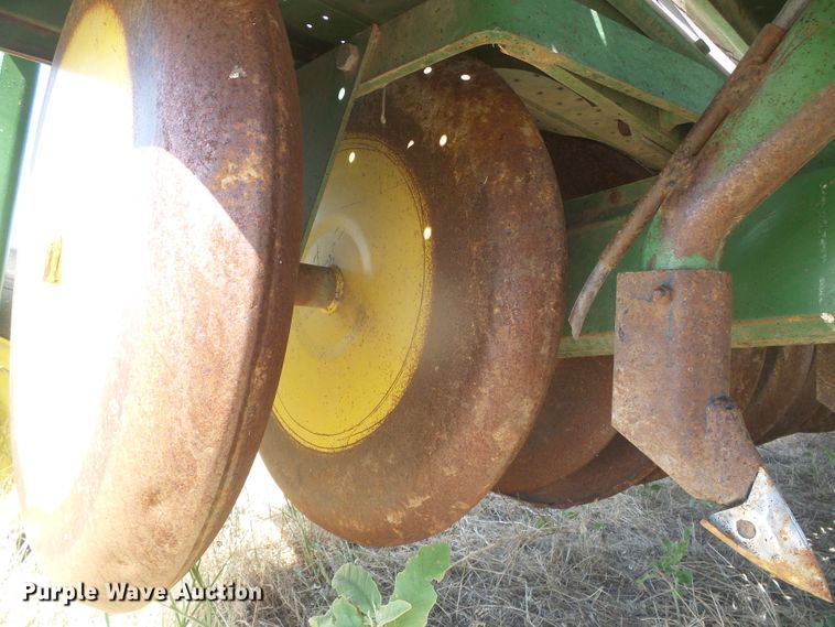 image for item DD0462 (3) John Deere 9300 hoe grain drills