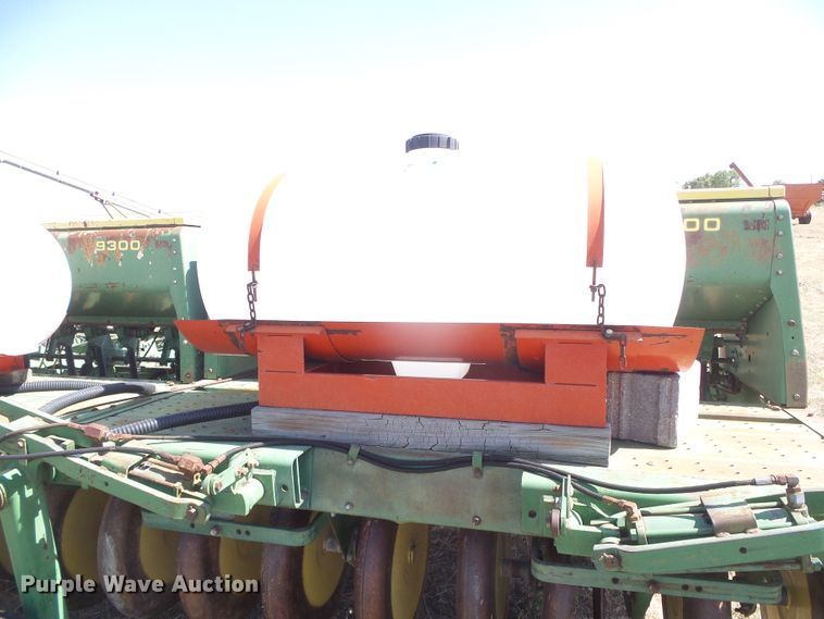 image for item DD0462 (3) John Deere 9300 hoe grain drills