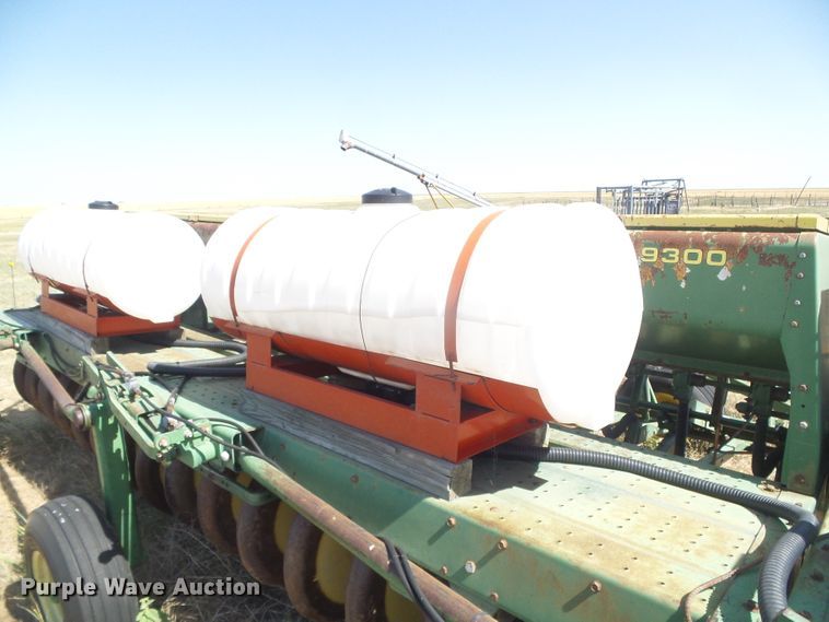 image for item DD0462 (3) John Deere 9300 hoe grain drills