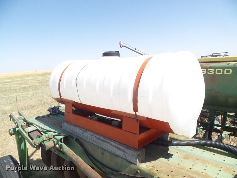 image for item DD0462 (3) John Deere 9300 hoe grain drills