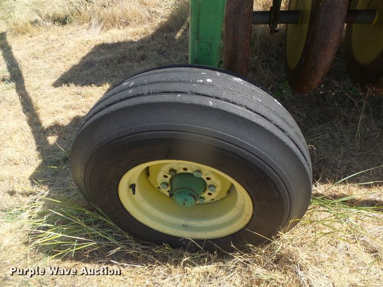 image for item DD0462 (3) John Deere 9300 hoe grain drills
